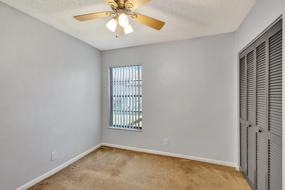 Residence photo 16