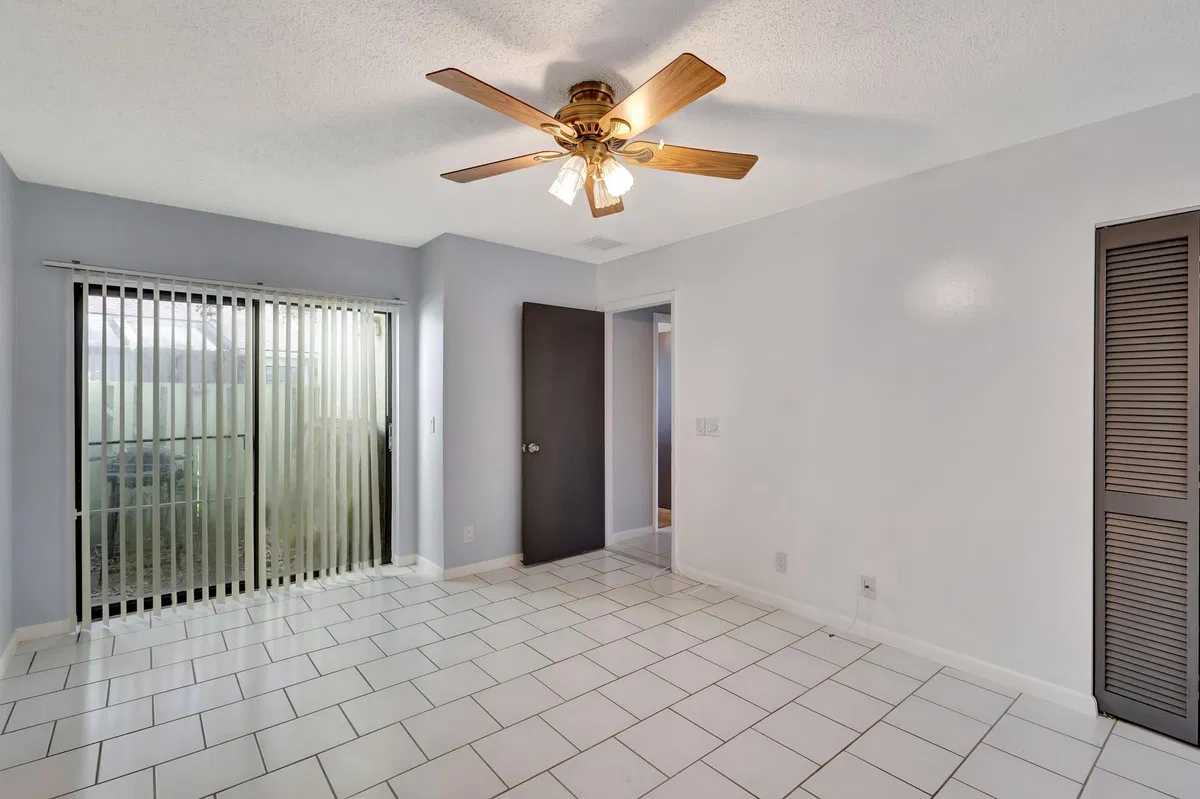 Residence photo 22