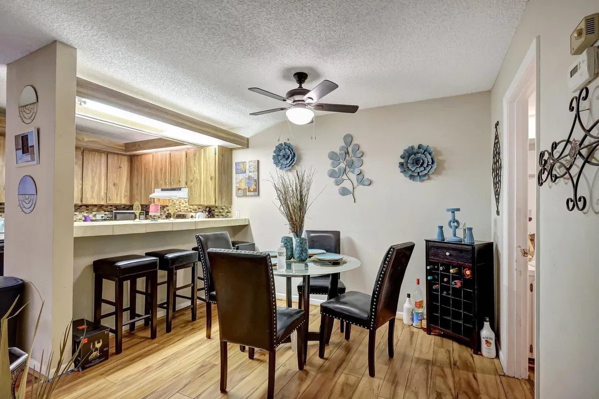 Unit 321 photo 10
