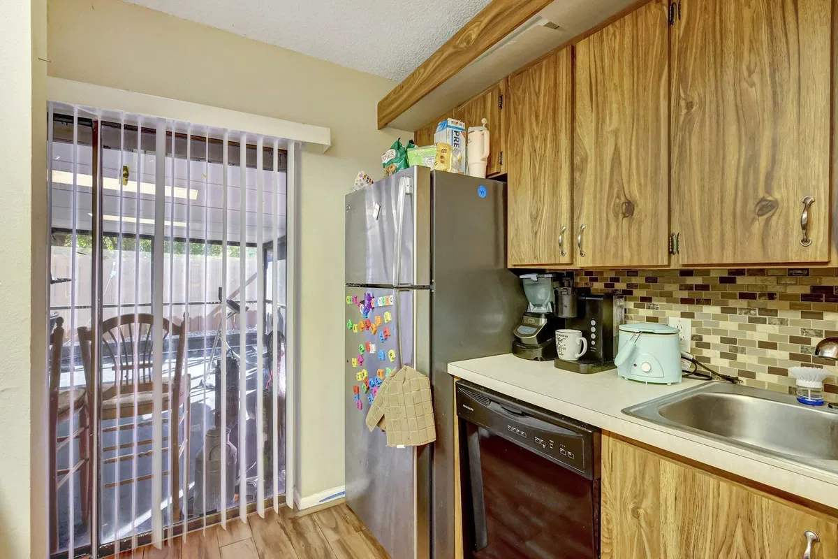 Unit 321 photo 13