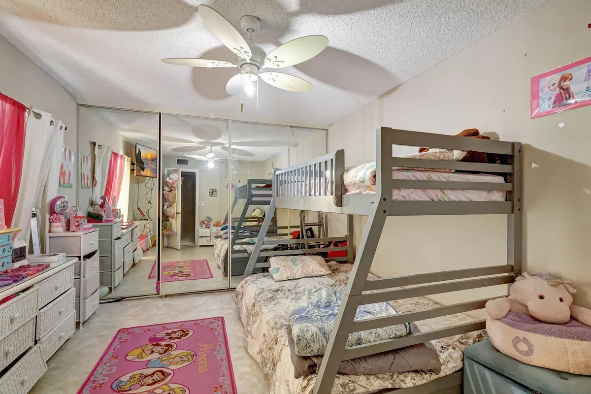 Unit 321 photo 19