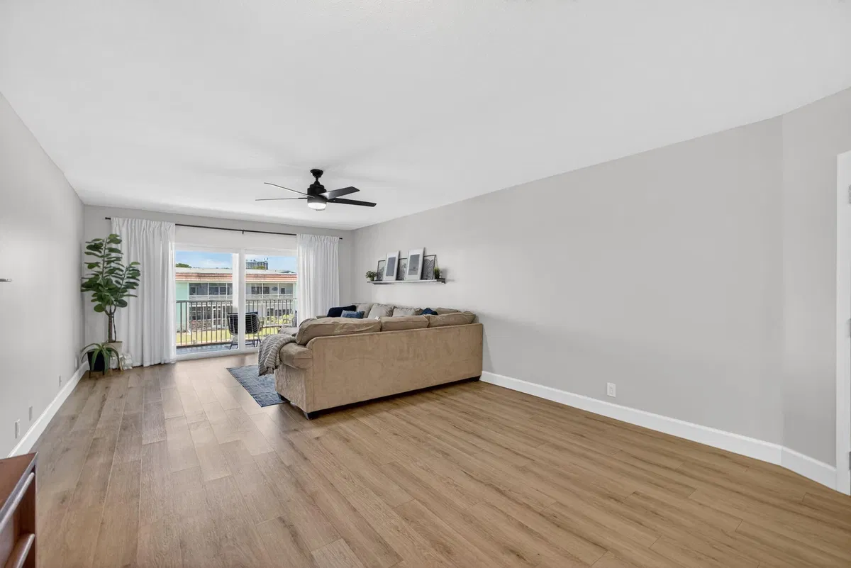 Unit 202 photo 7