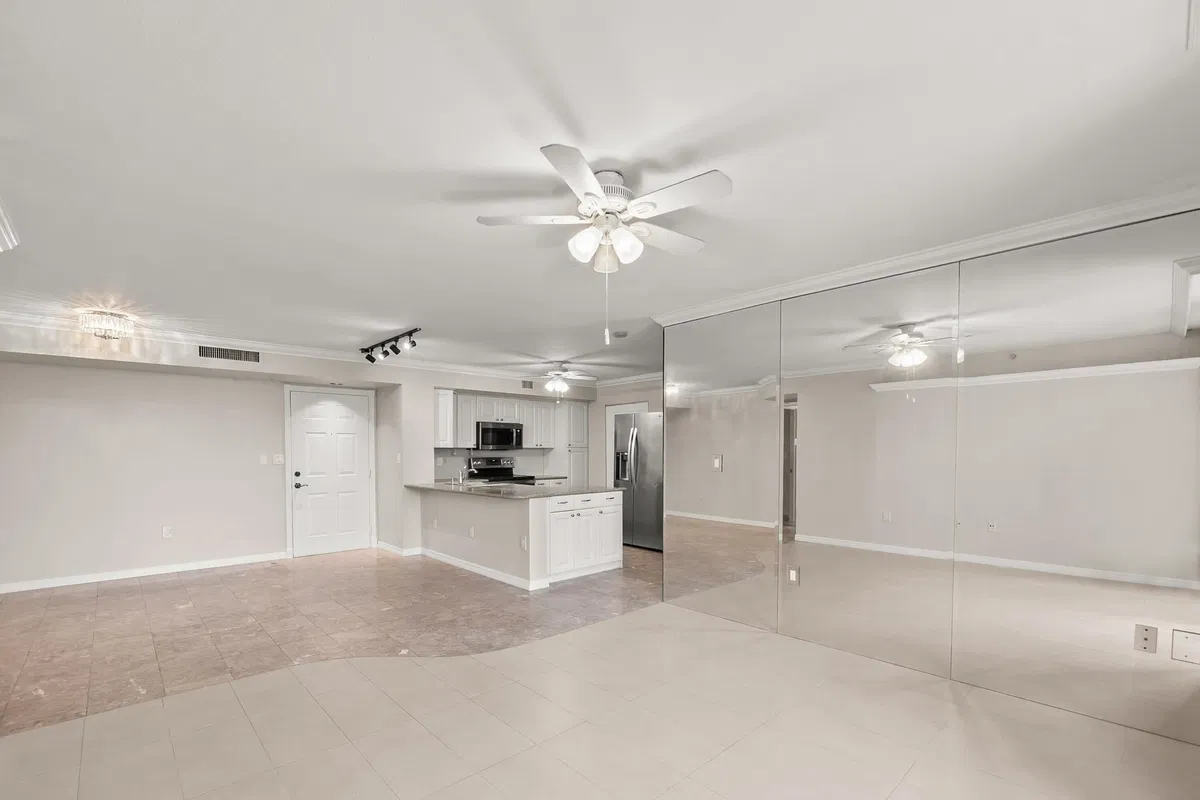  Unit 403 photo 10
