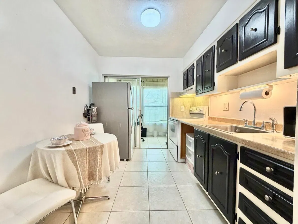 Unit 204 photo 10
