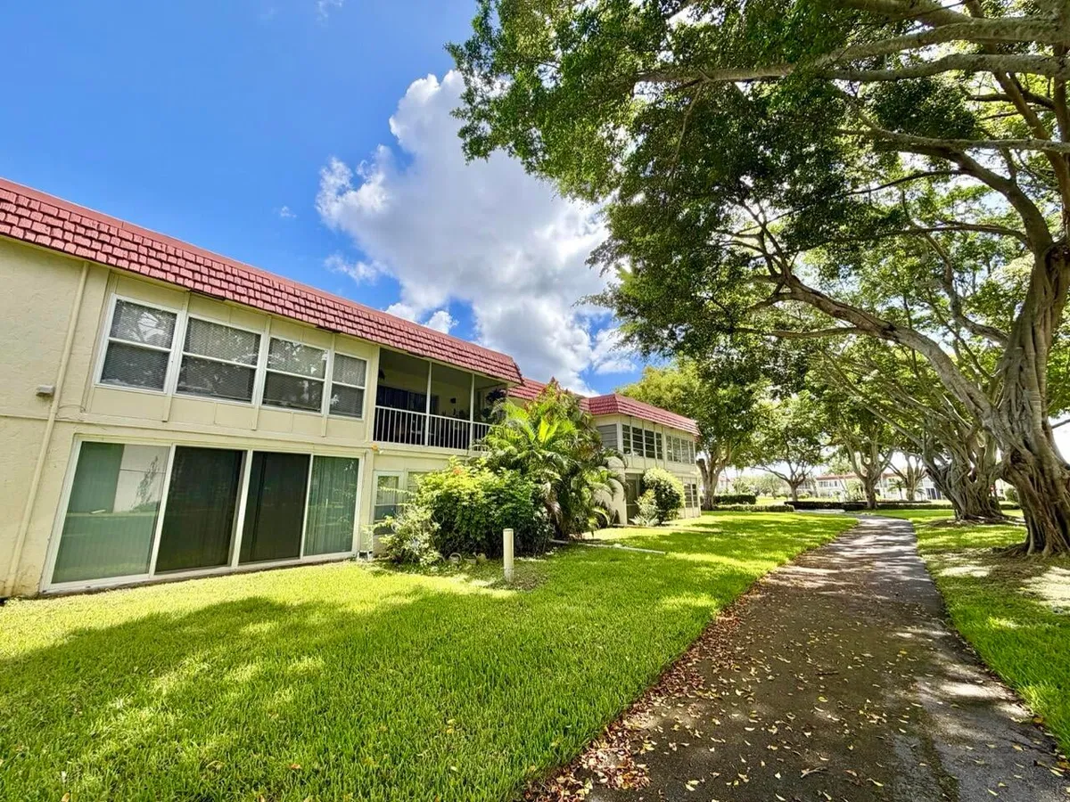 Unit 204 photo 22