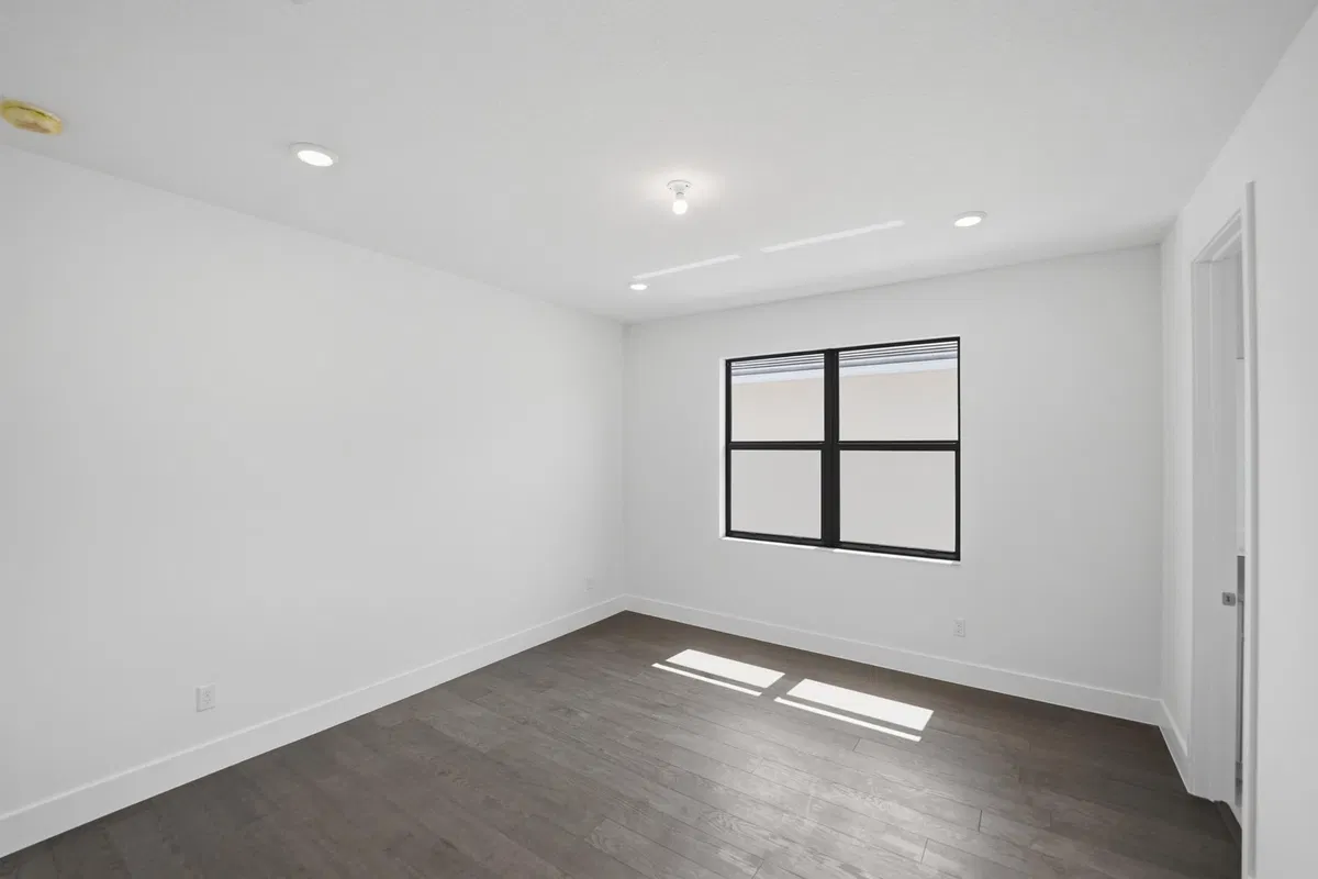 Whitmore Estates Residence photo 37