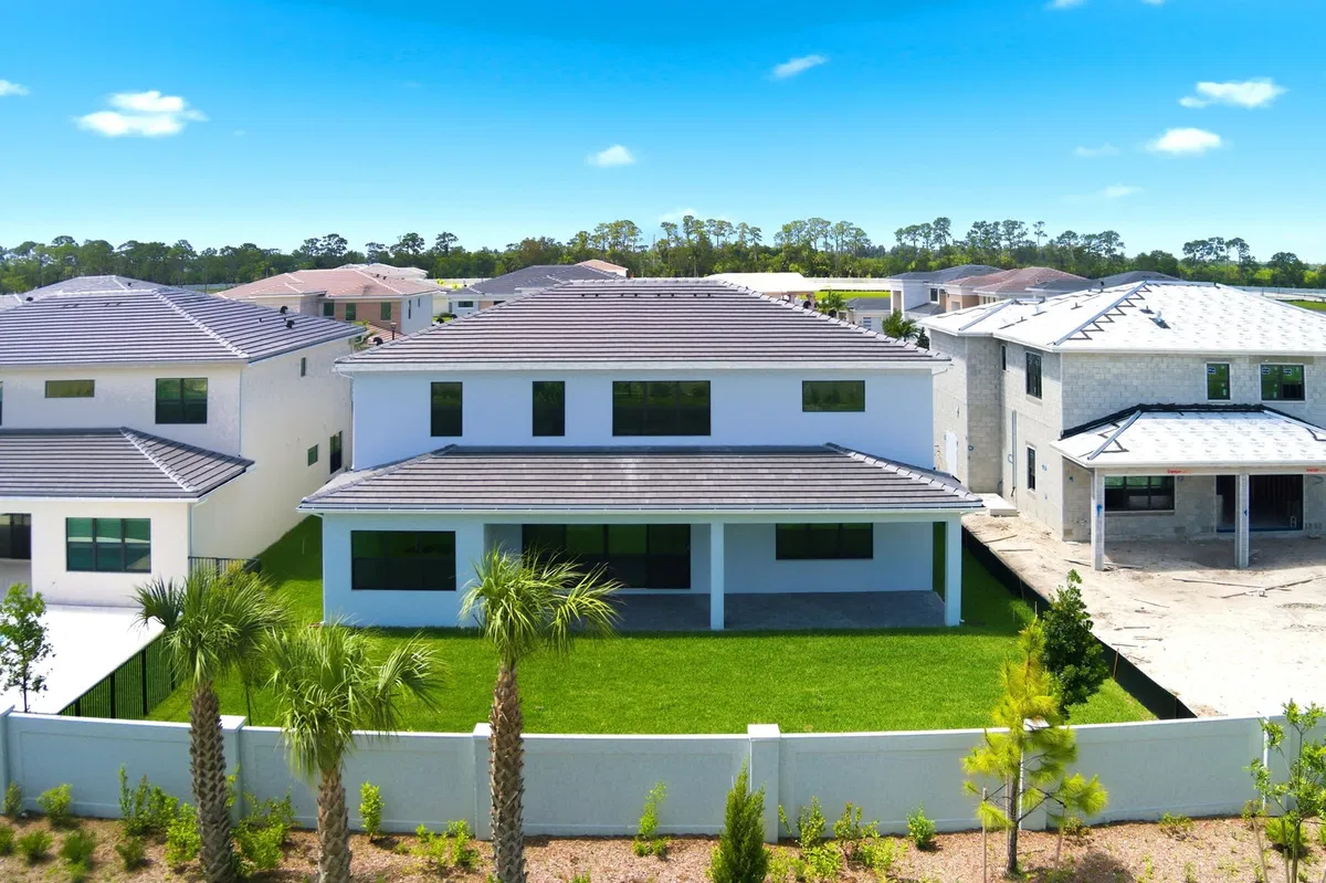 Whitmore Estates Residence photo 43