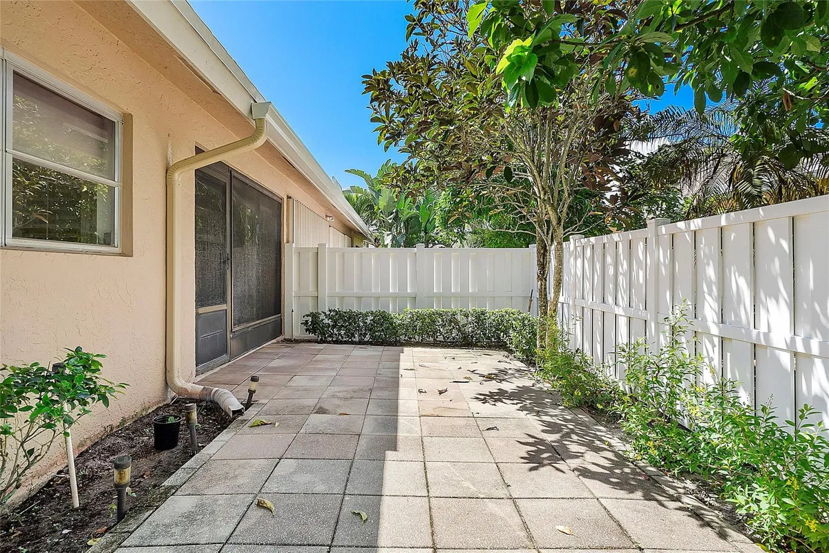 Residence photo 31