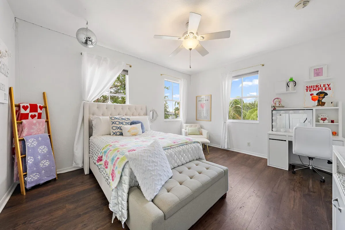 Residence photo 25