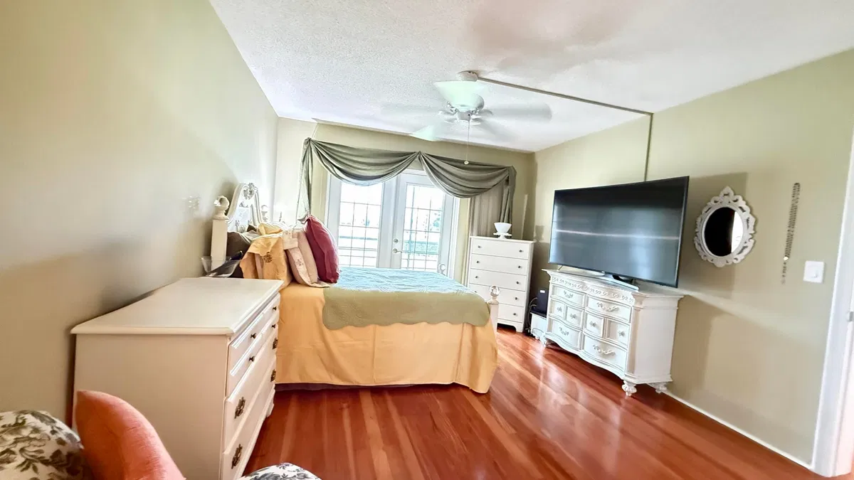 Unit 214 photo 19