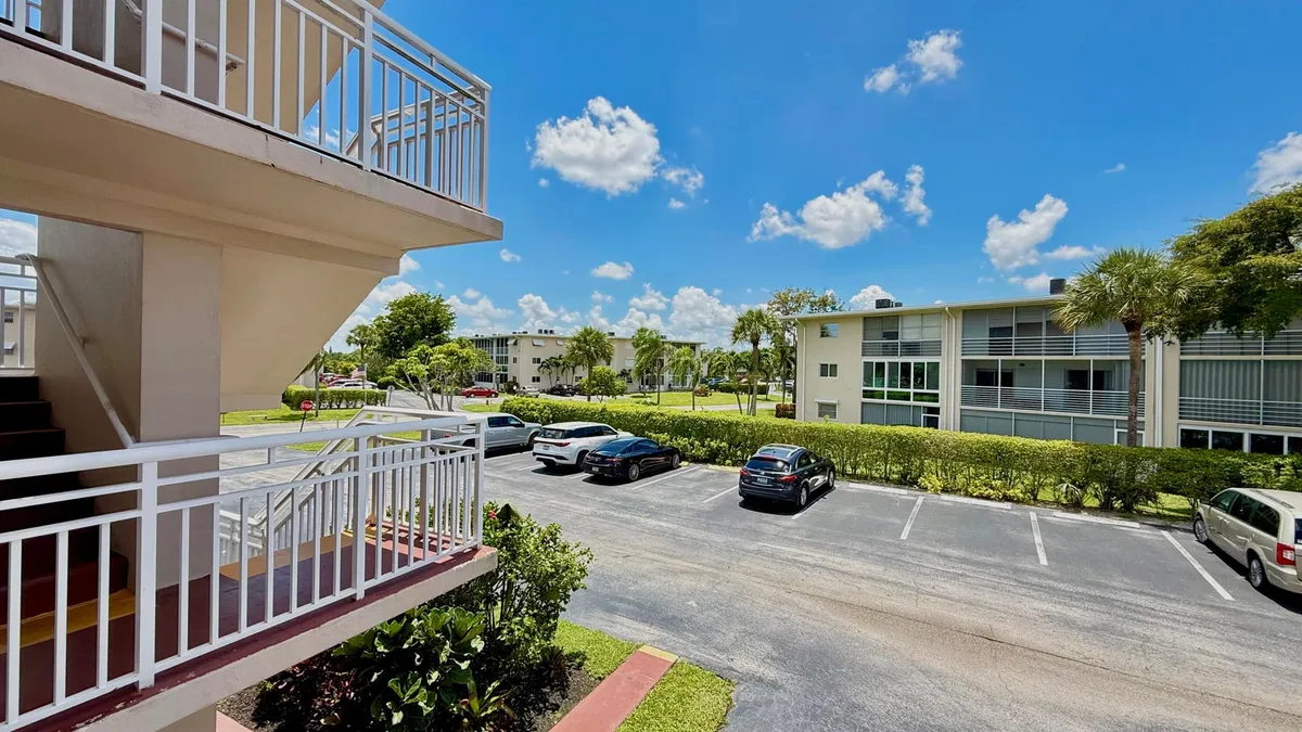 Unit 214 photo 31