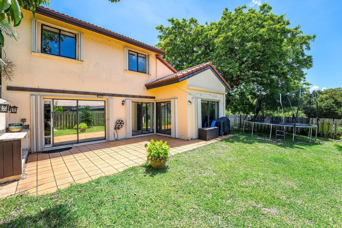  Residence photo 25