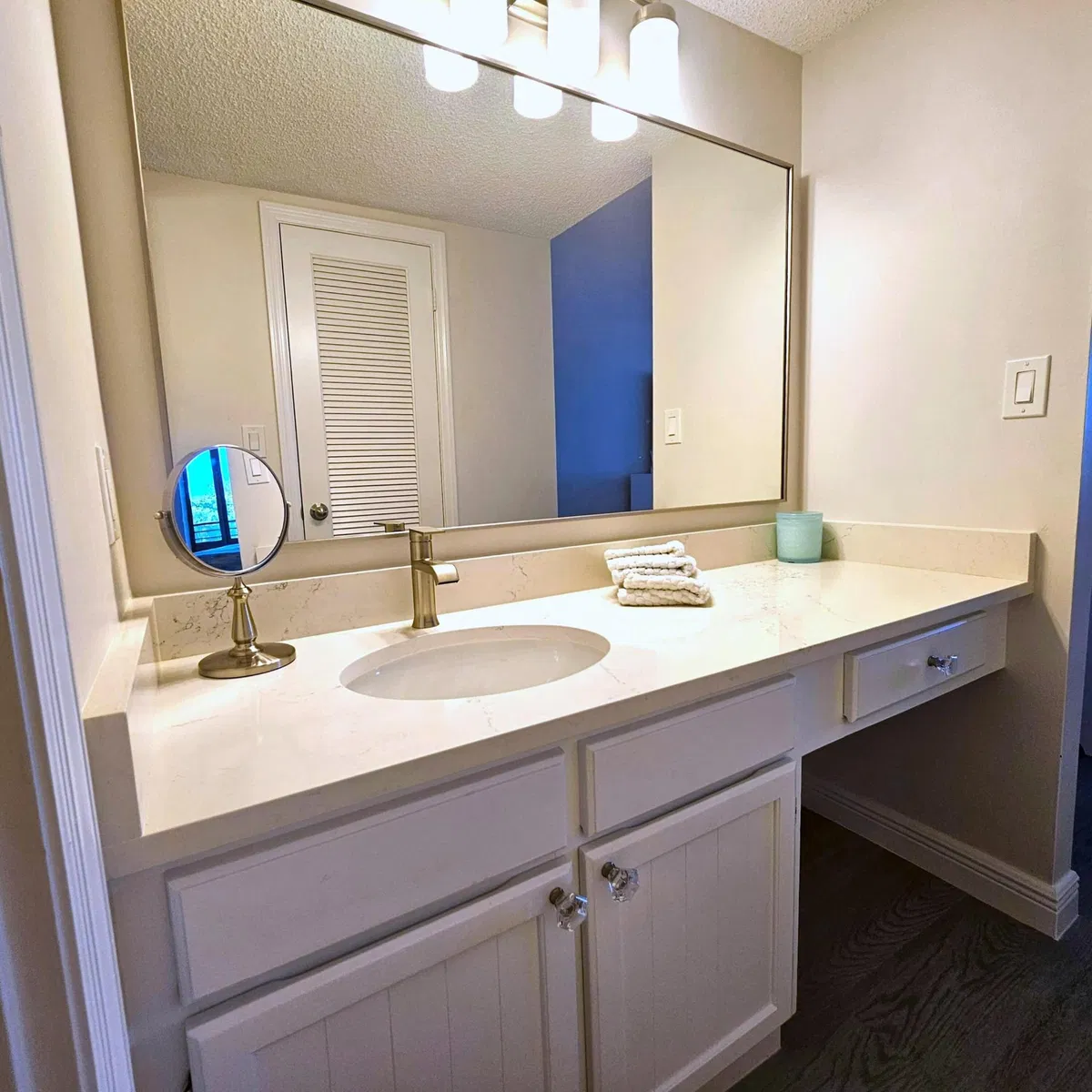 Unit 215 photo 7