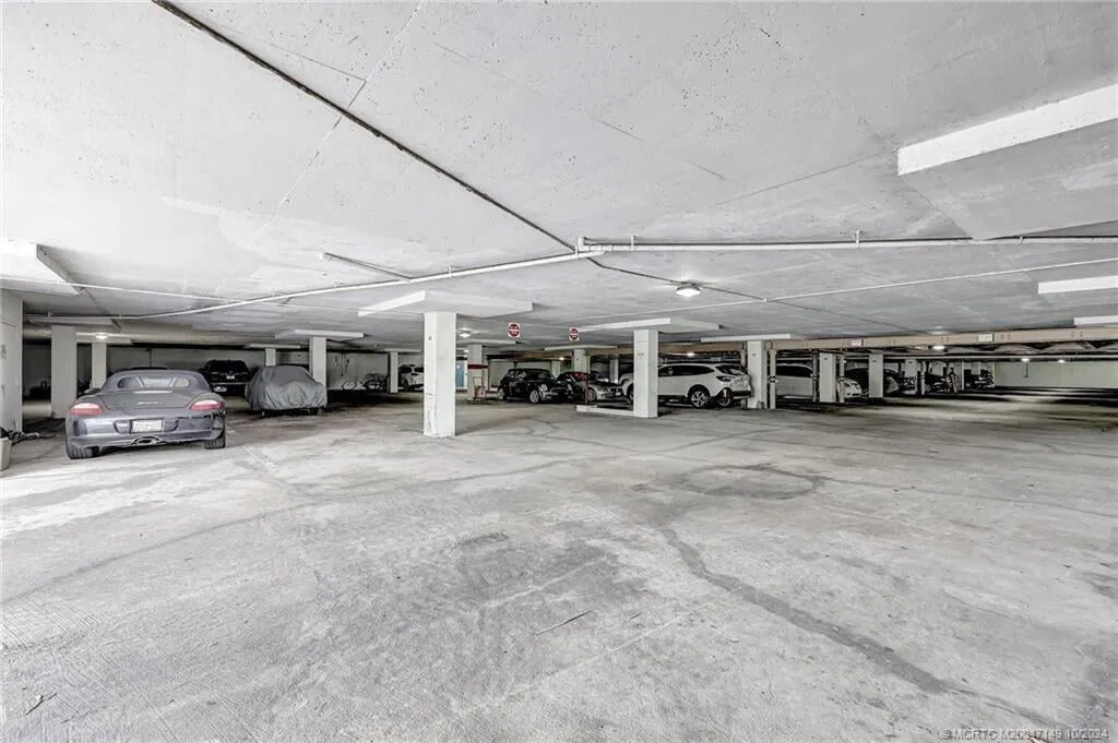 Unit 215 photo 22