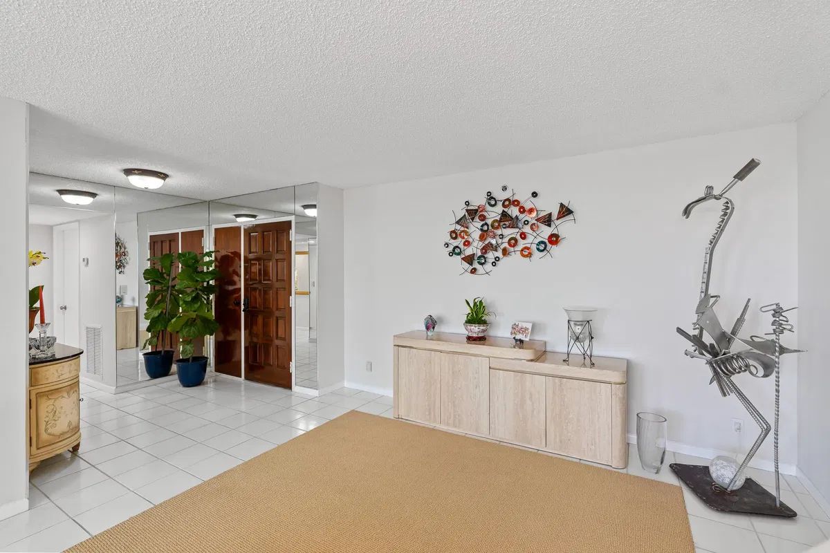 Unit 603 photo 7