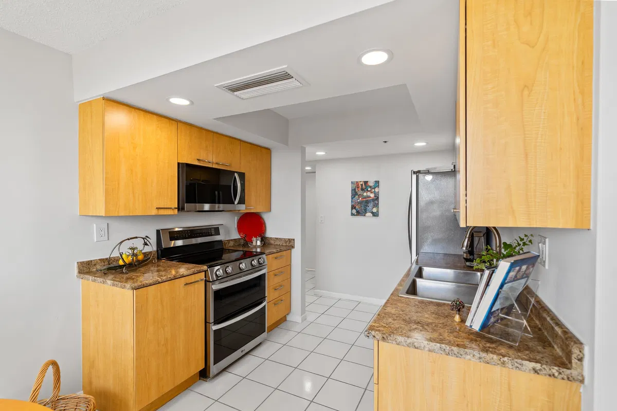 Unit 603 photo 10