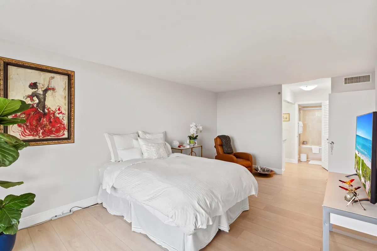 Unit 603 photo 16