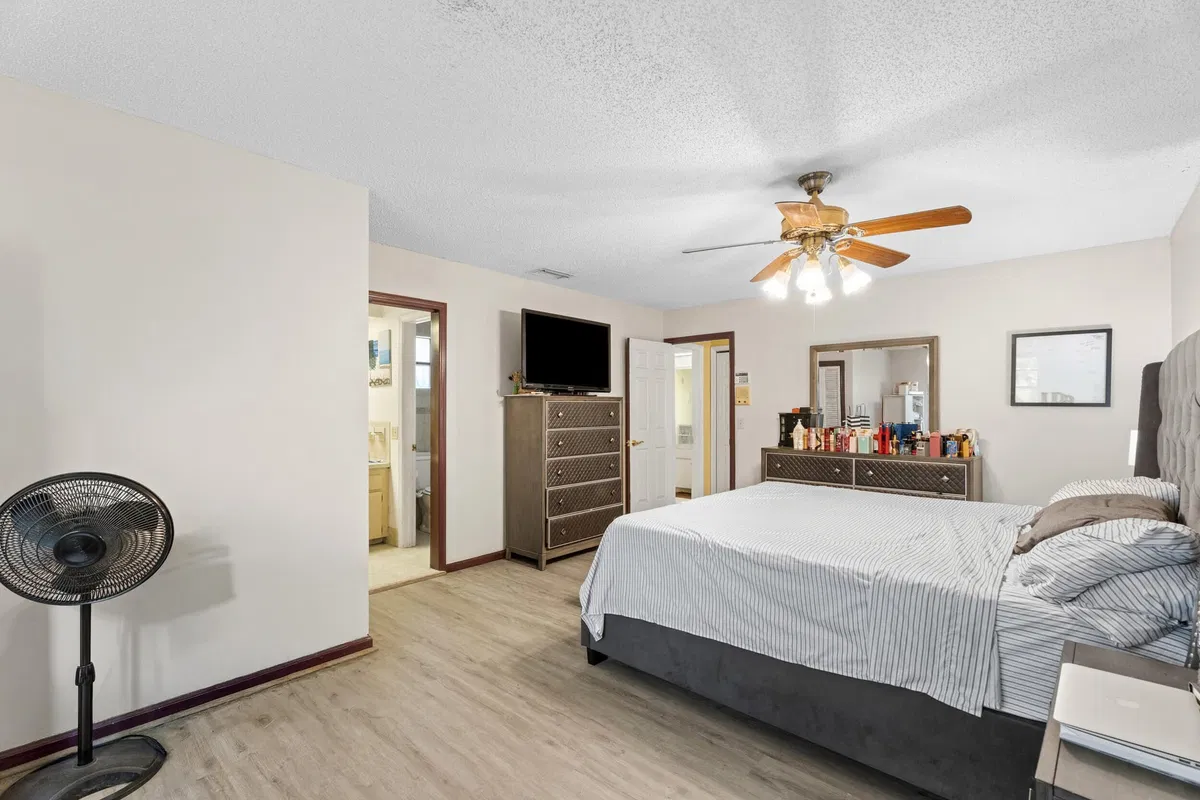 Residence photo 16