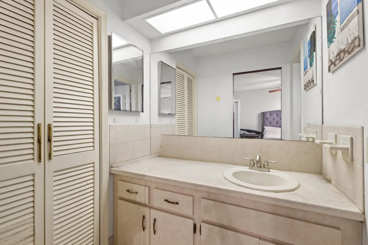 Residence photo 25