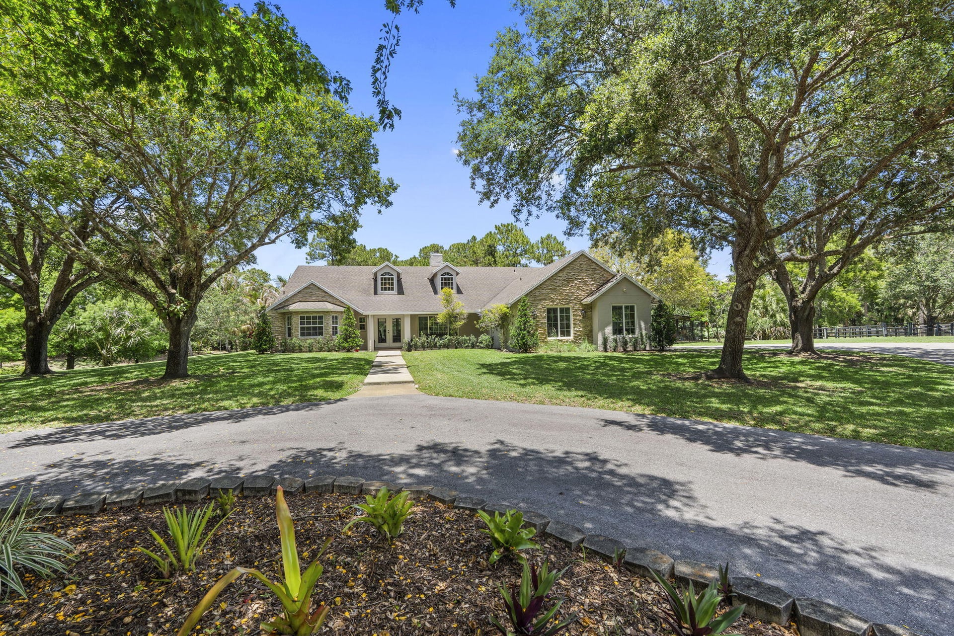 Residence photo 49