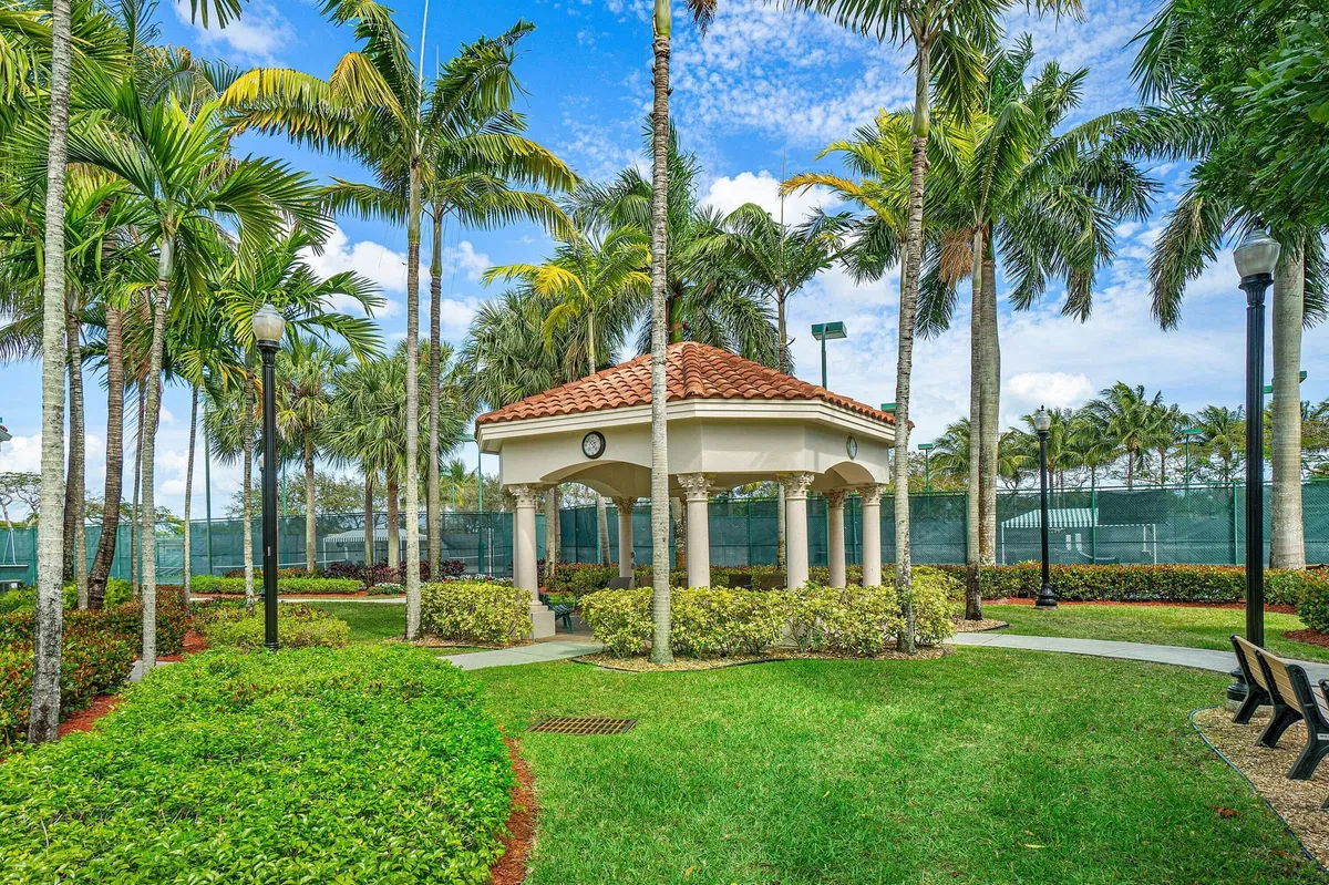 Residence photo 43