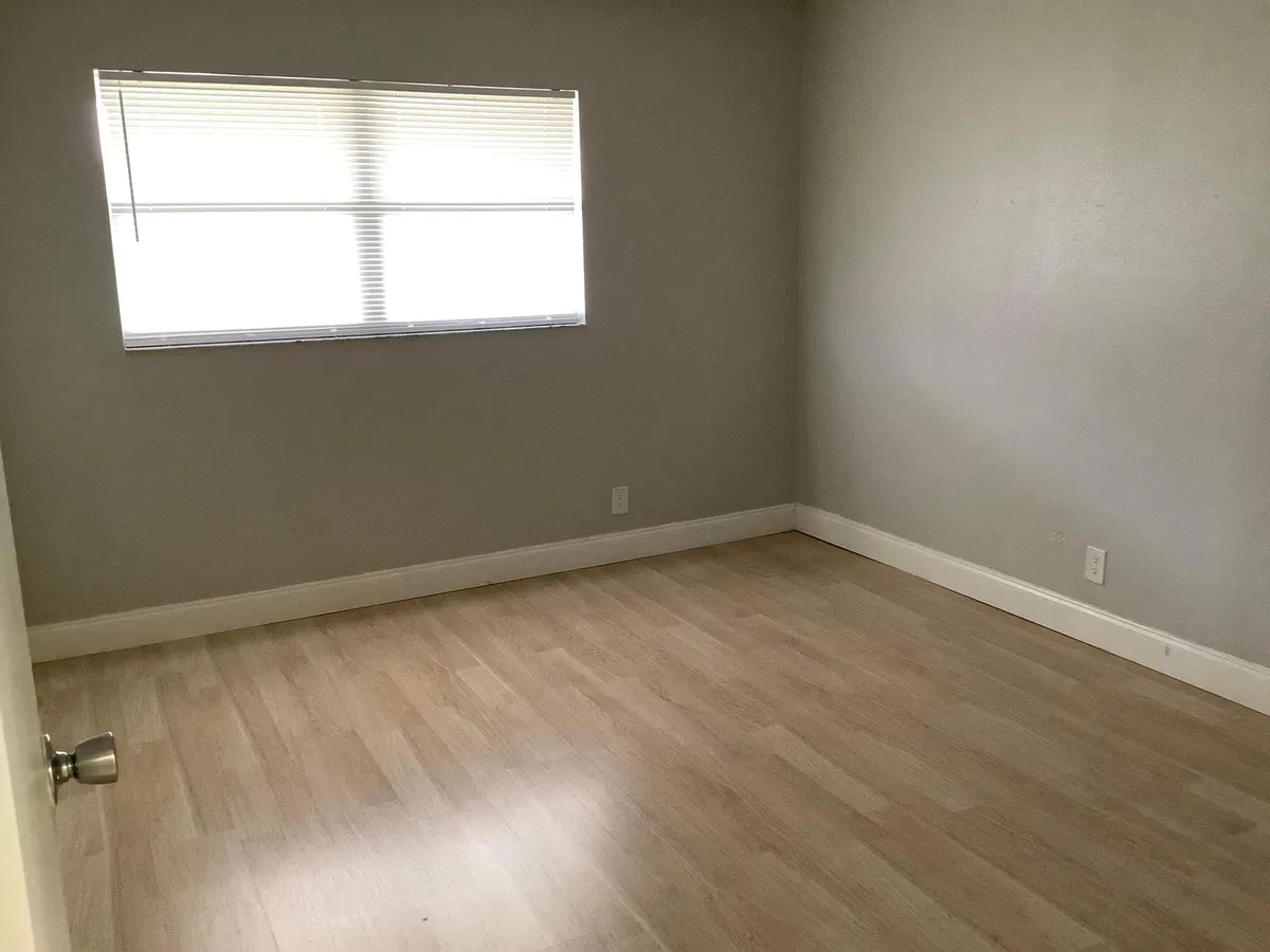 Unit 189 photo 10