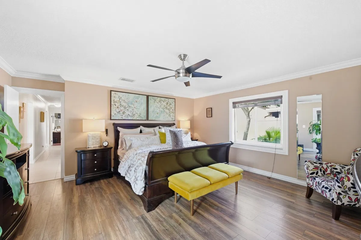Residence photo 16
