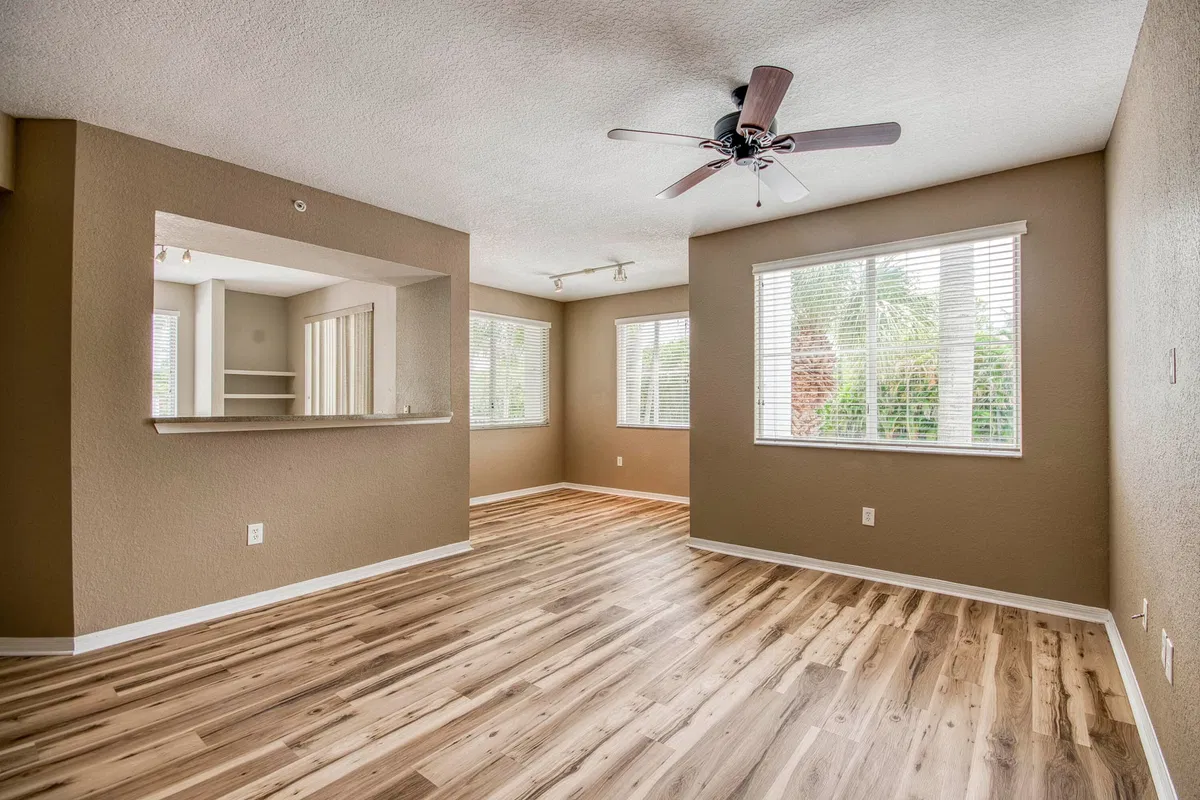 Unit 206 photo 4
