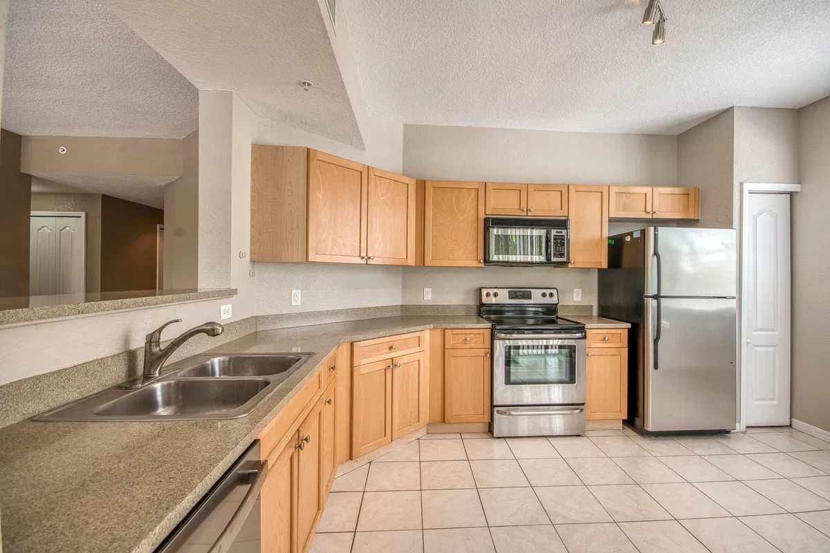 Unit 206 photo 7