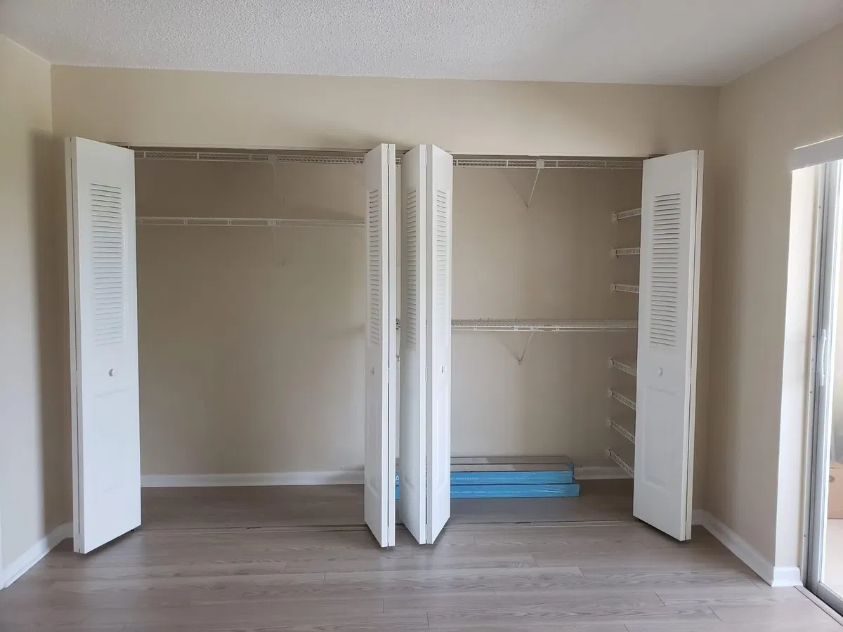 Unit 146 photo 7