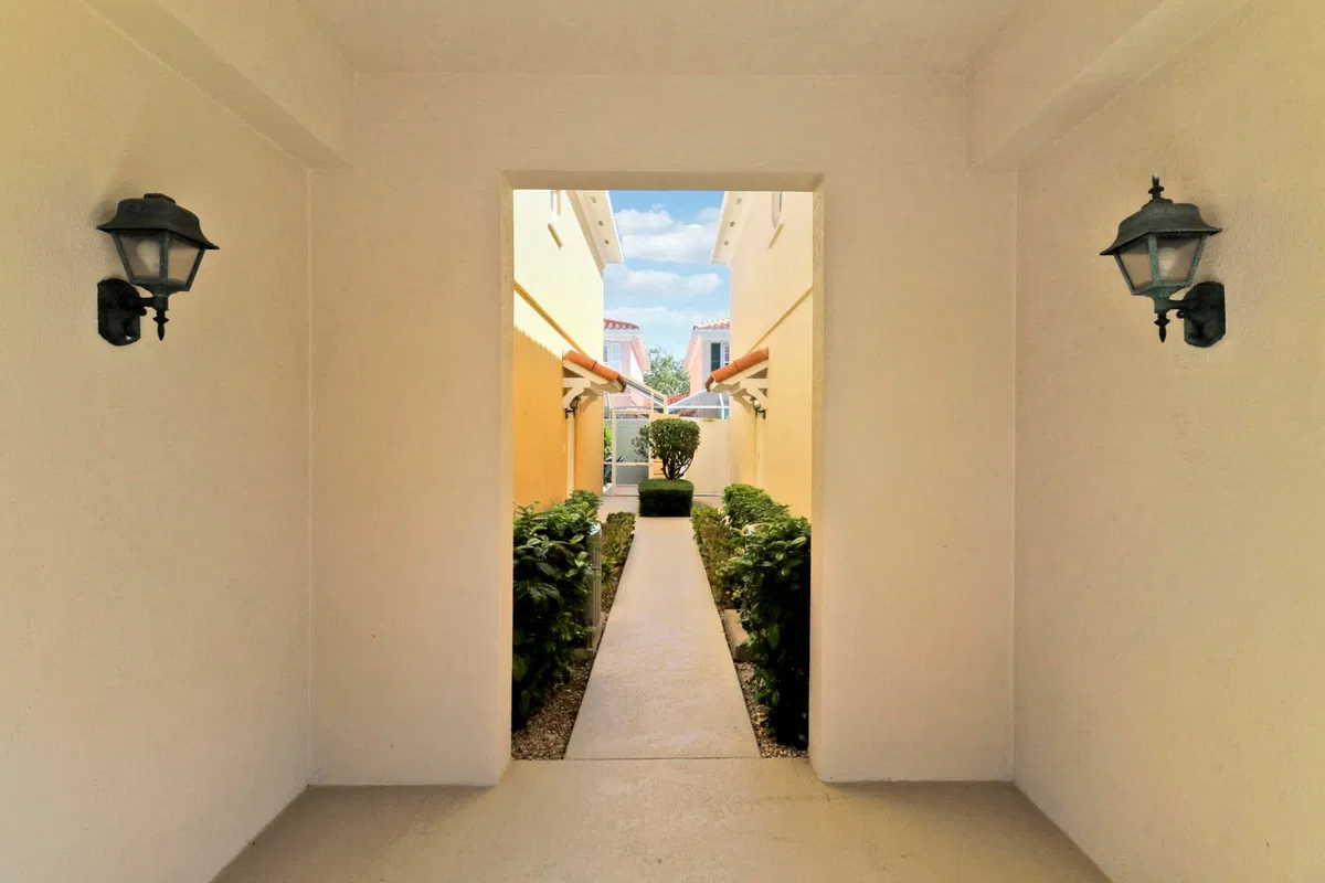  Residence photo 34