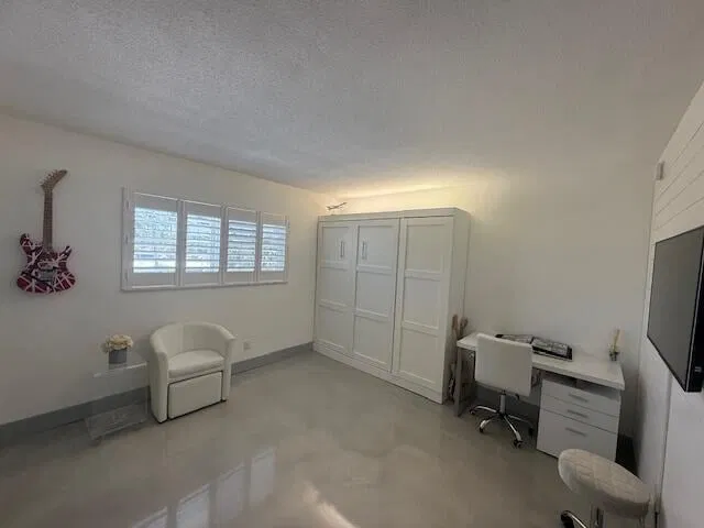 Unit E305 photo 34