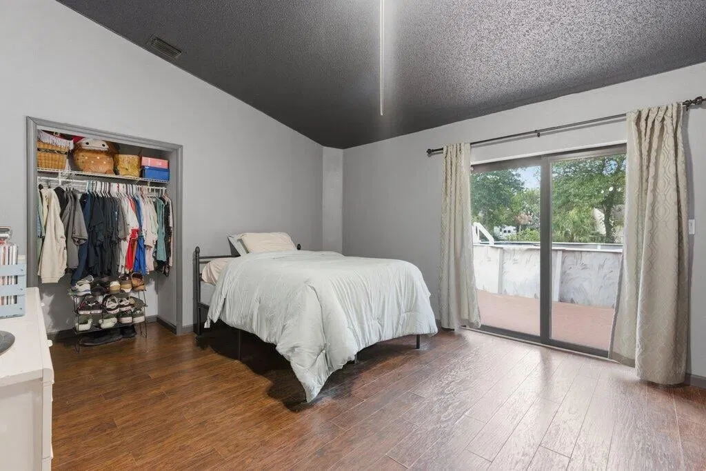 Residence photo 34