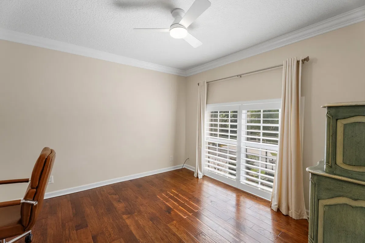 Residence photo 34