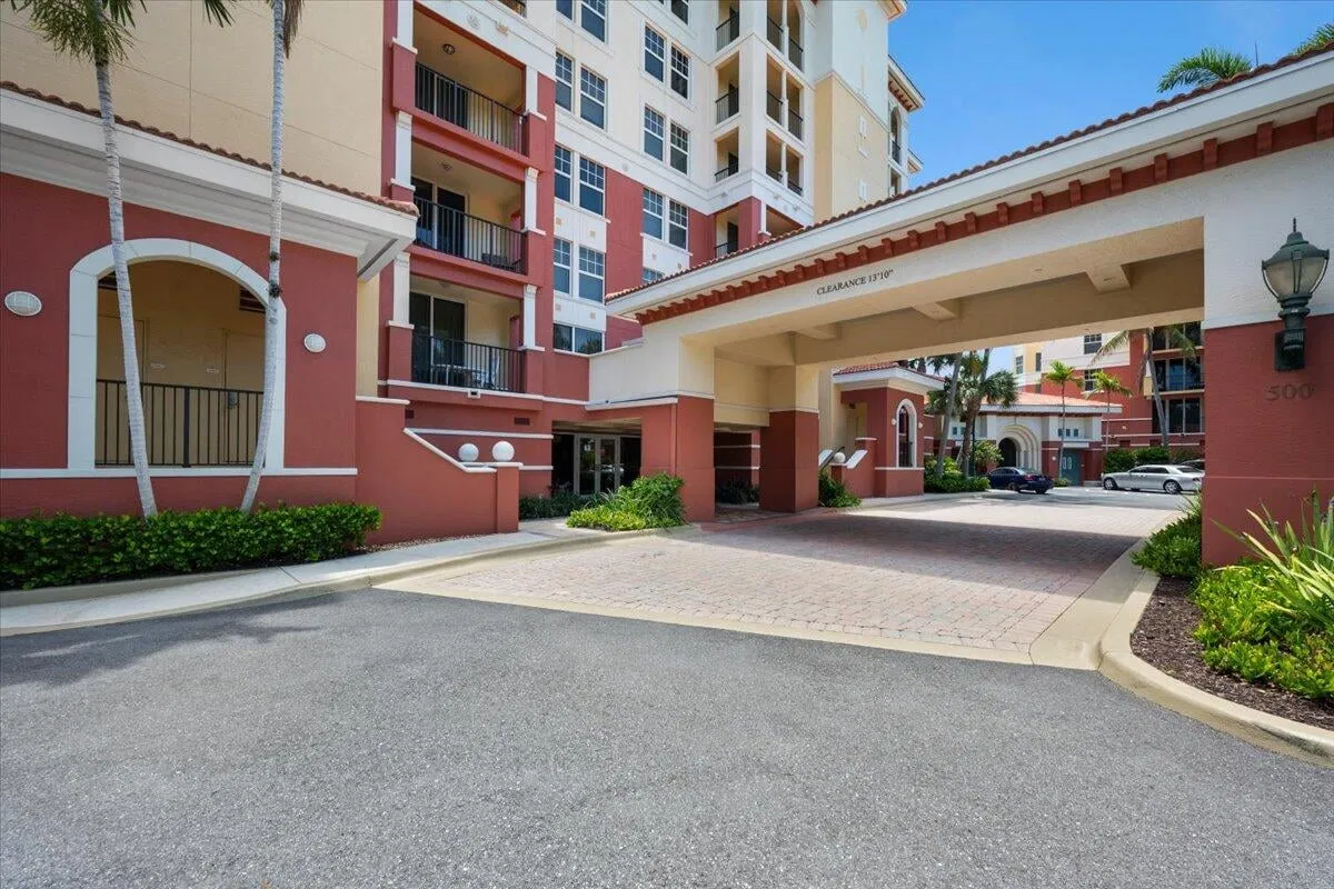 Unit 402 photo 7