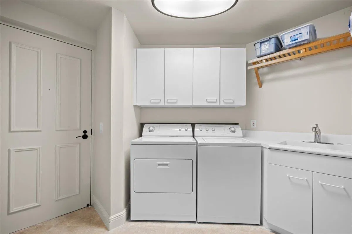 Unit 402 photo 34