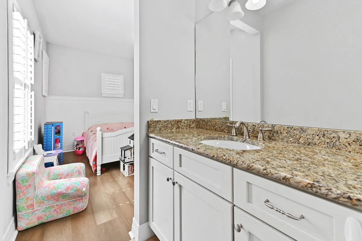 Residence photo 34