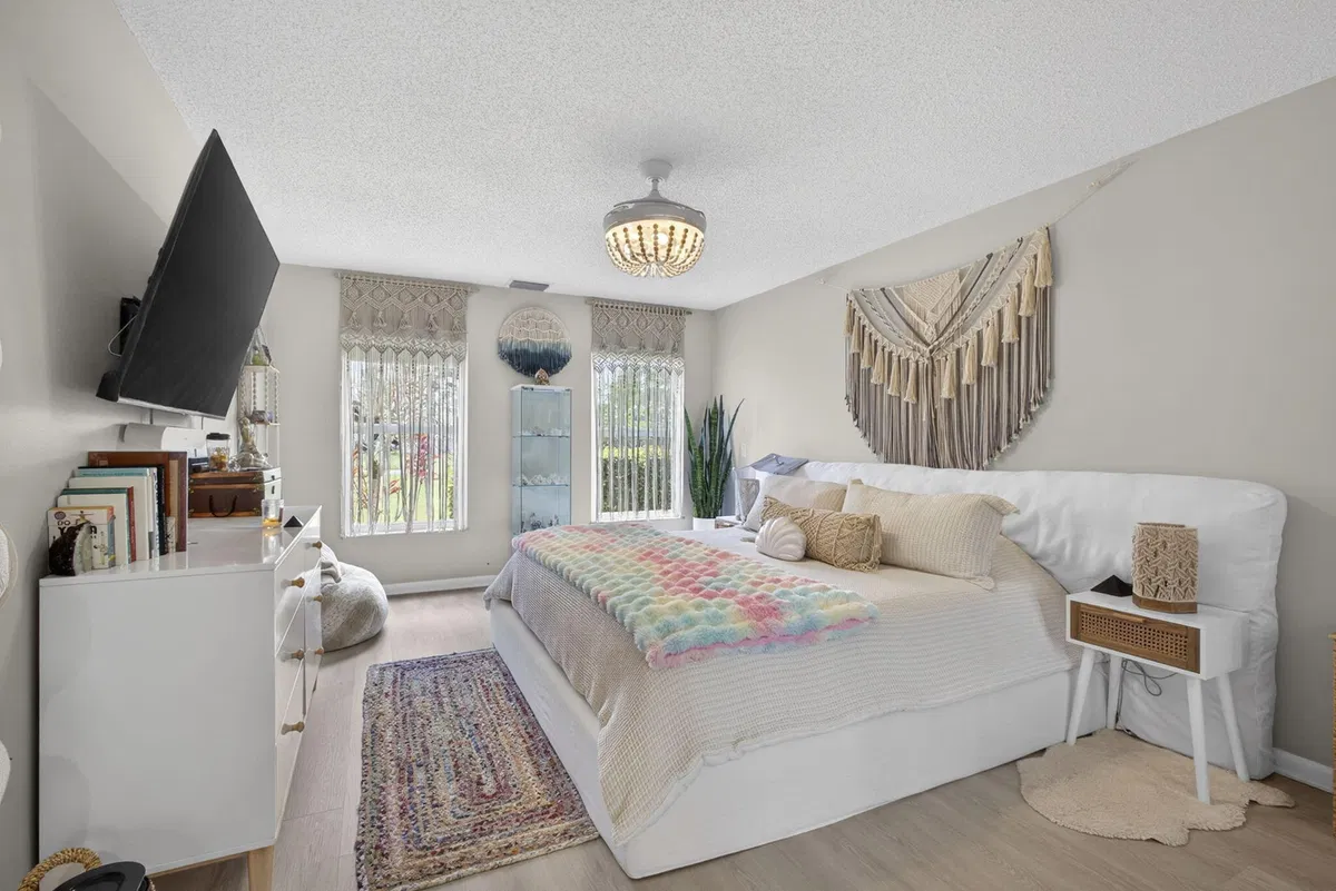 Residence photo 25