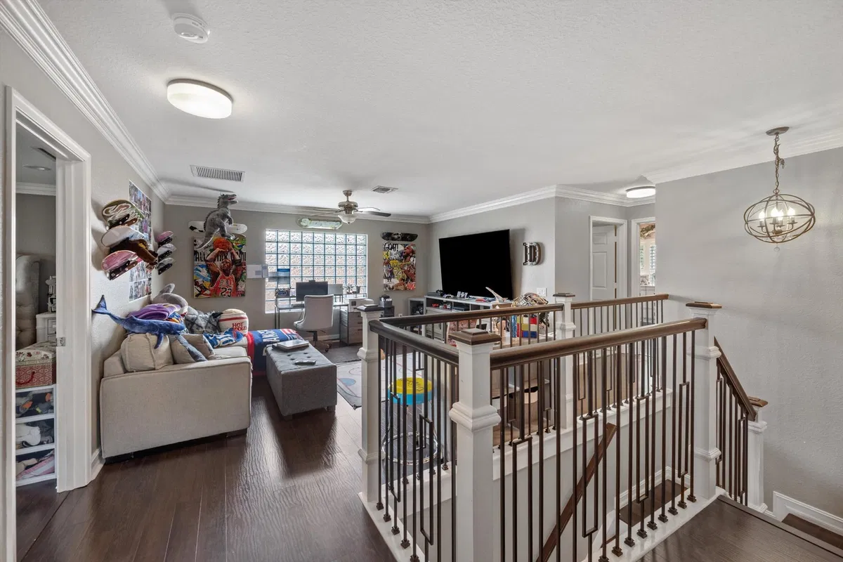 Residence photo 19