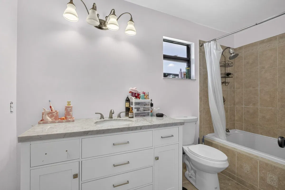 Residence photo 82