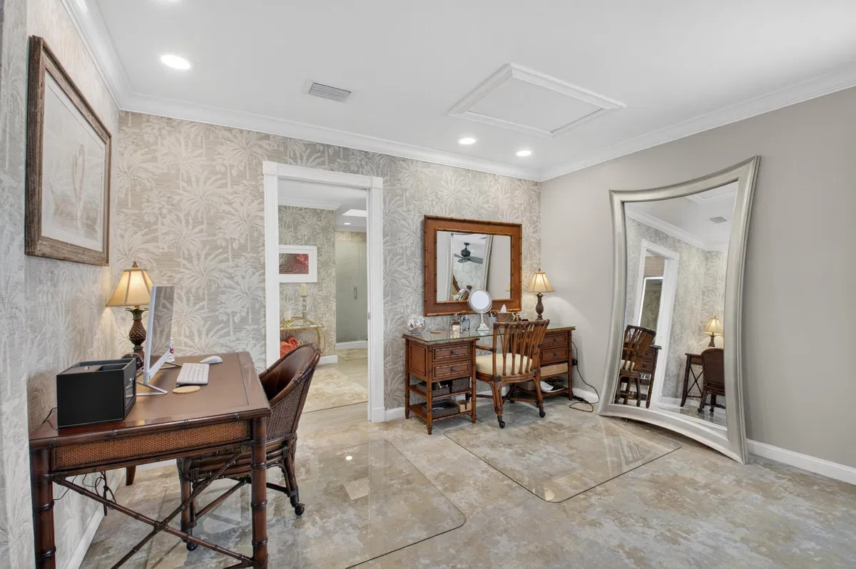 Woodfield Country Club Residence photo 31