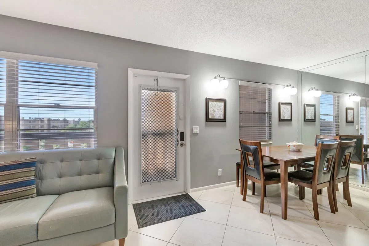 Residence photo 10