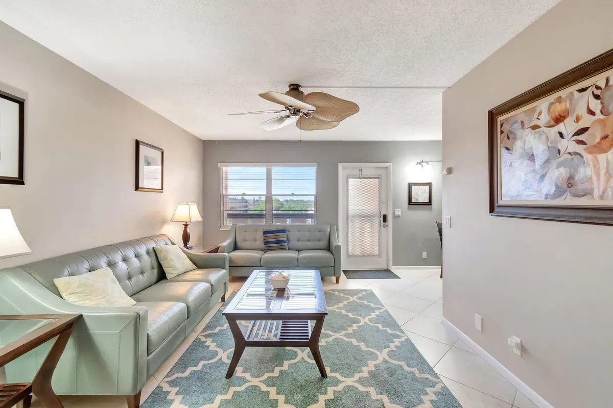 Residence photo 16