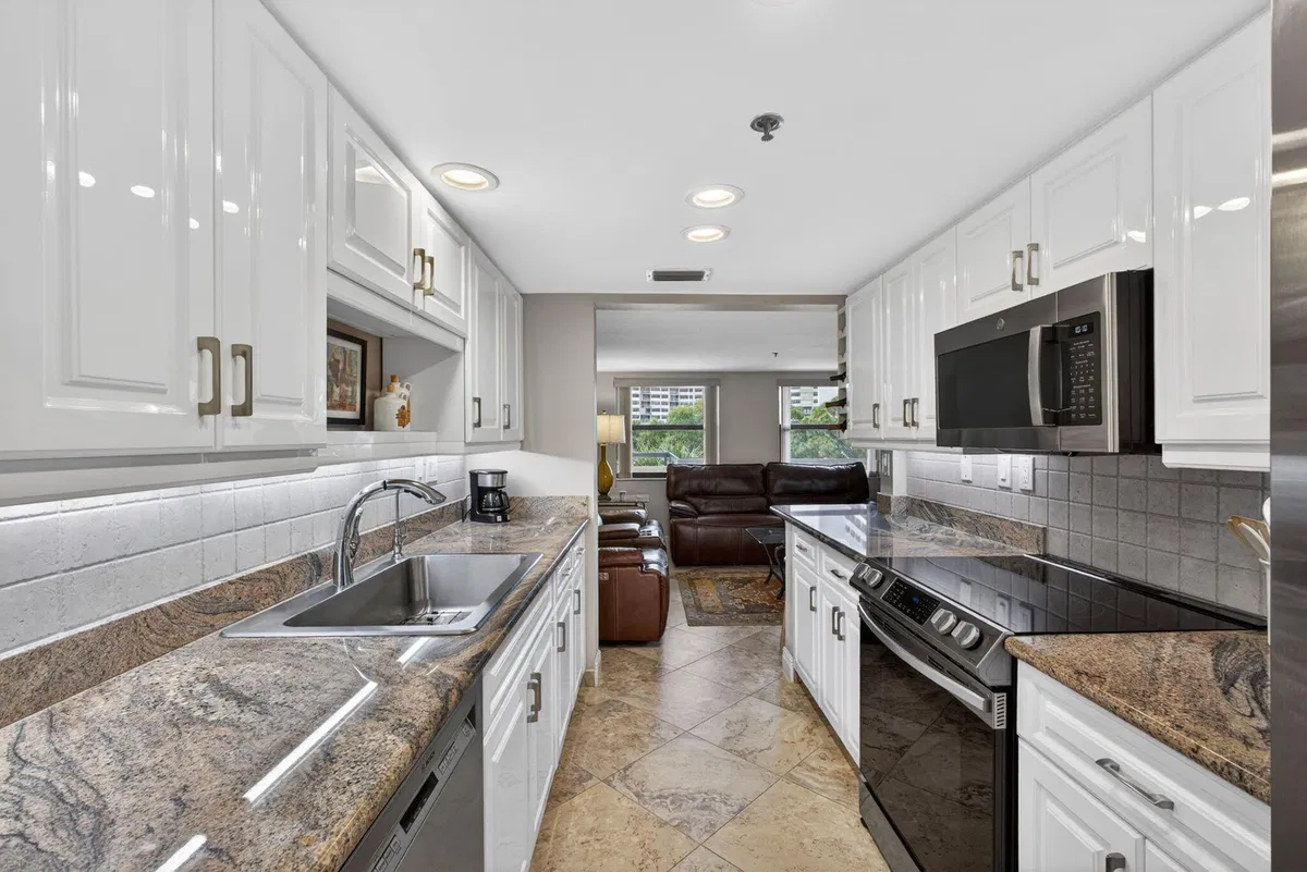 Unit 506 photo 13