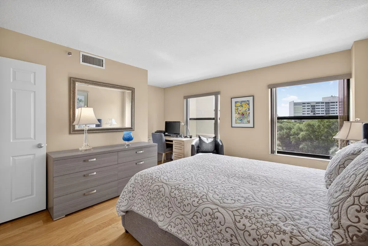 Unit 506 photo 43