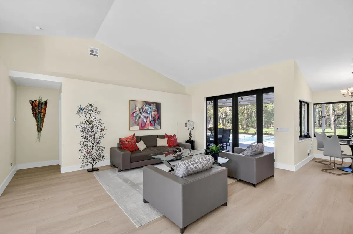 Pinewood Residence photo 7