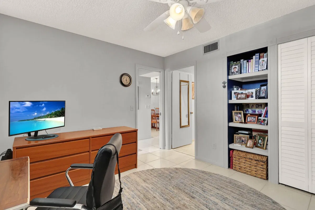 Unit 8-106 photo 34