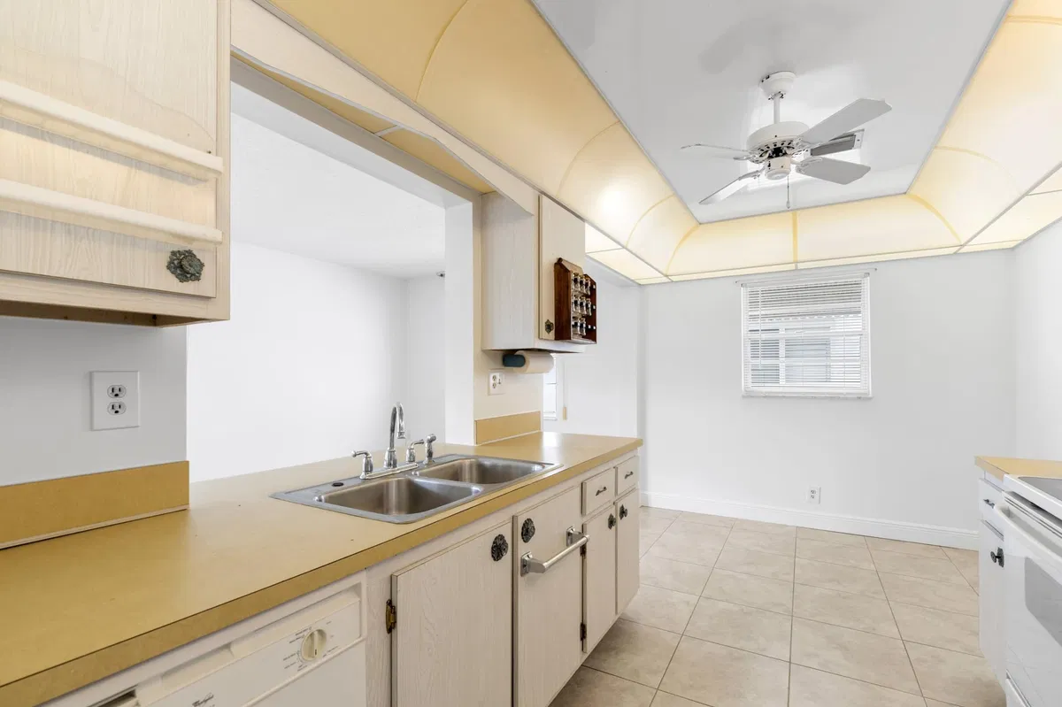  Residence photo 7
