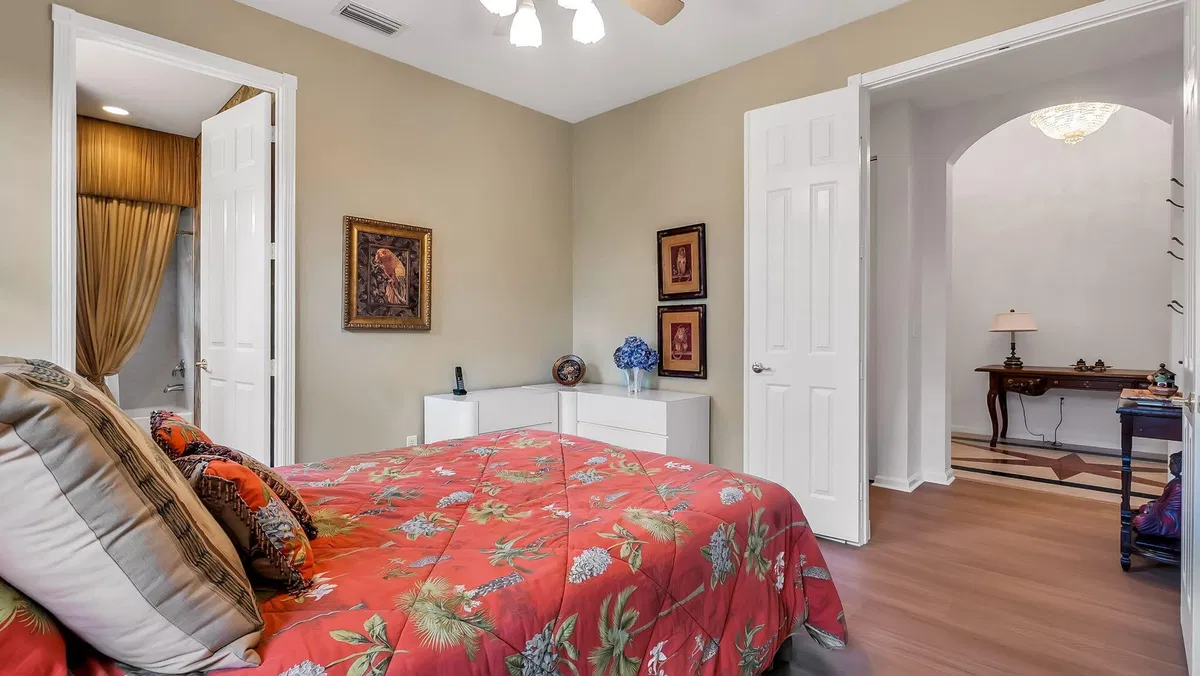 Residence photo 22