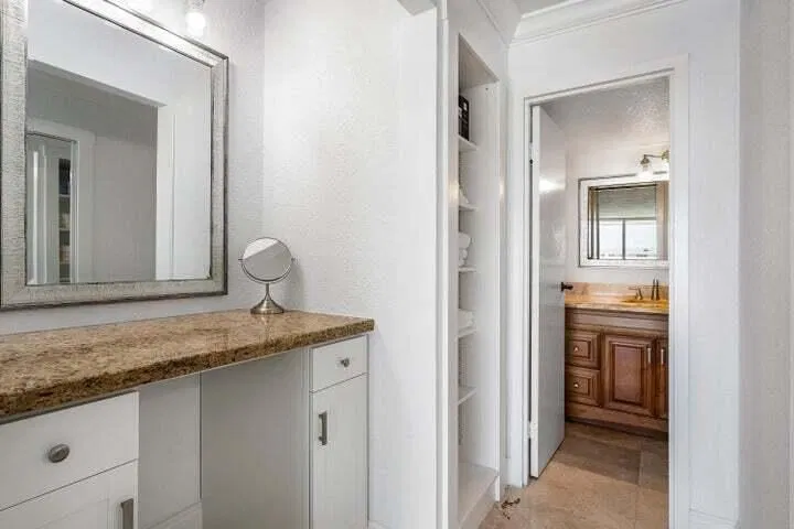 Barclay Condo Unit 923 photo 22